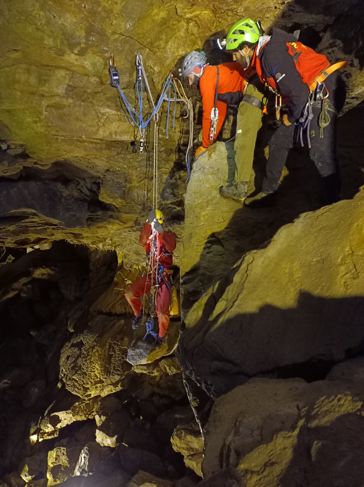 soccorso alpino 2 bossea esercitazione grotta 1759153378873