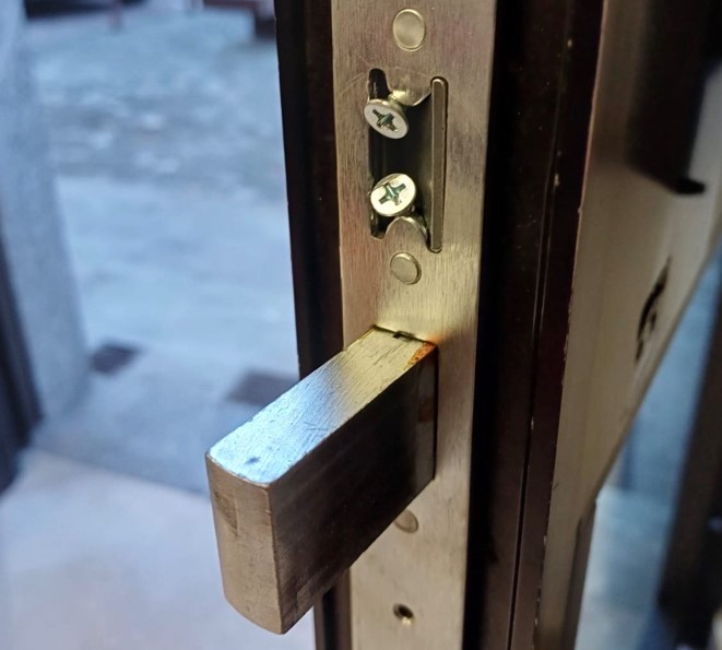 Farigliano portano via l’incasso della mattinata della cartoleria La Piazzetta durante la pausa pranzo