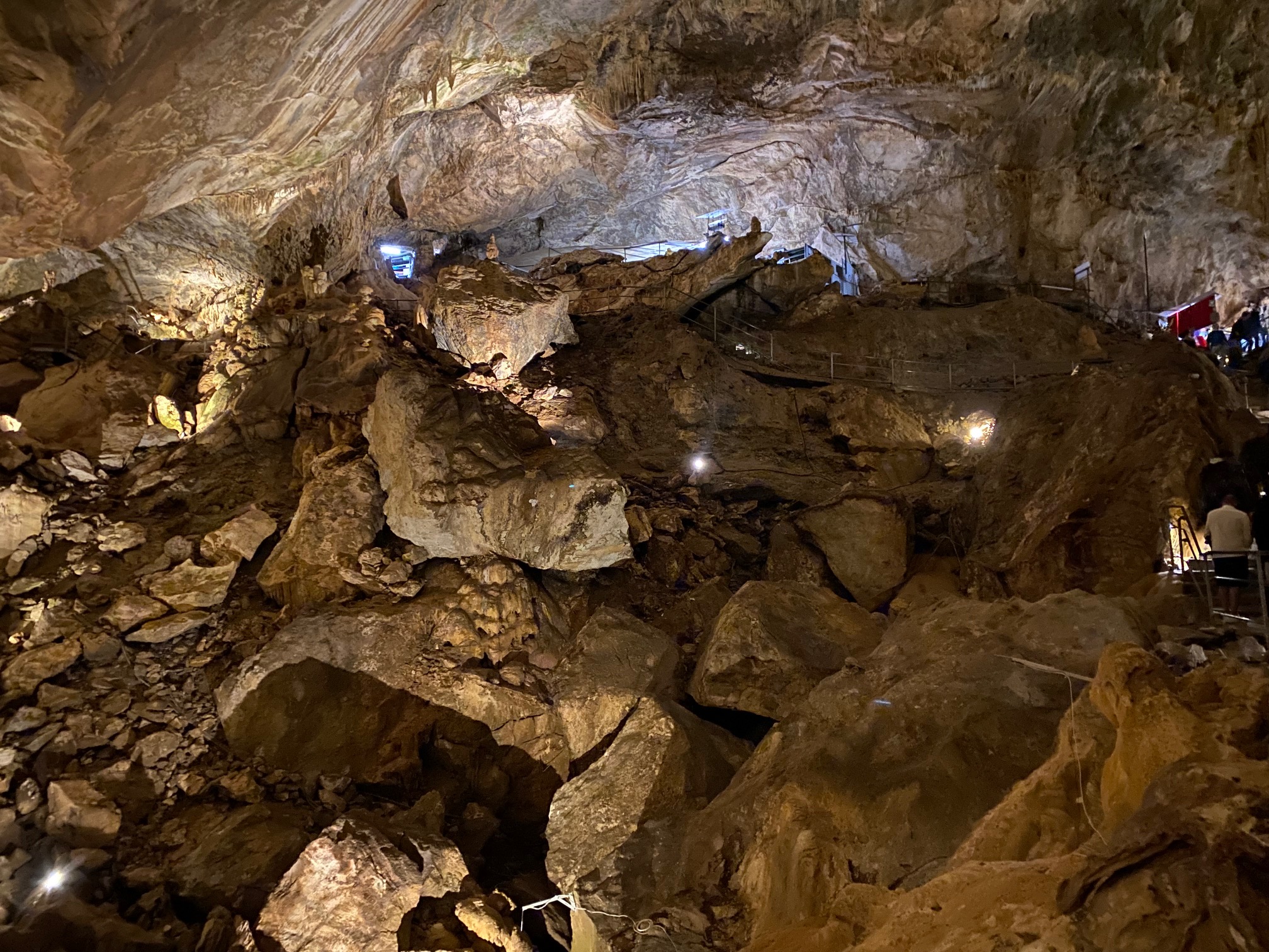 PROVINCIA GRANDA - Le grotte di Bossea, prima grotta ad essere aperta per fini turistici in Italia