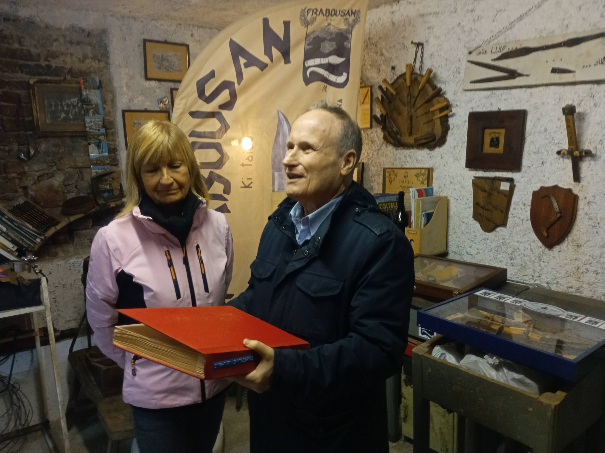 PROVINCIA GRANDA - La donazione del libro alla sindaca Caramello