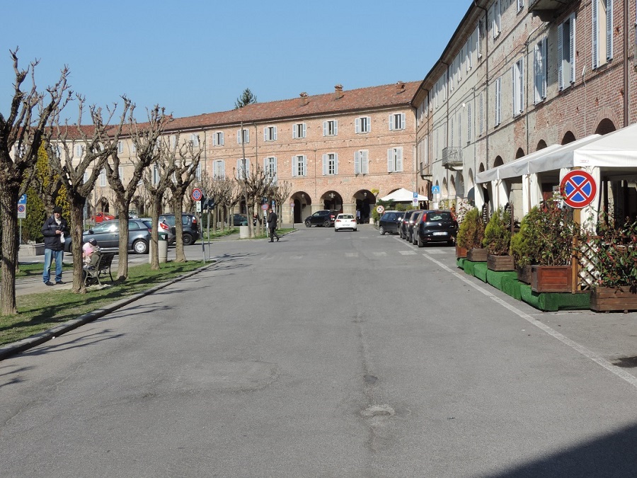 PROVINCIA GRANDA - L'area davanti alla Palazzata al Santuario di Vicoforte