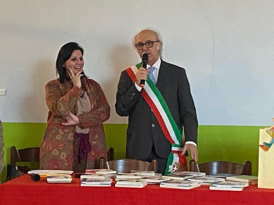 PROVINCIA GRANDA - La Dirigente scolastica Iadarola e il sindaco vicese Gasco