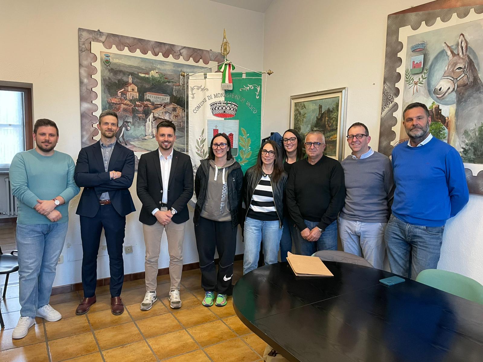 PROVINCIA GRANDA - I consiglieri monasteresi accolgono il nuovo segretario comunale