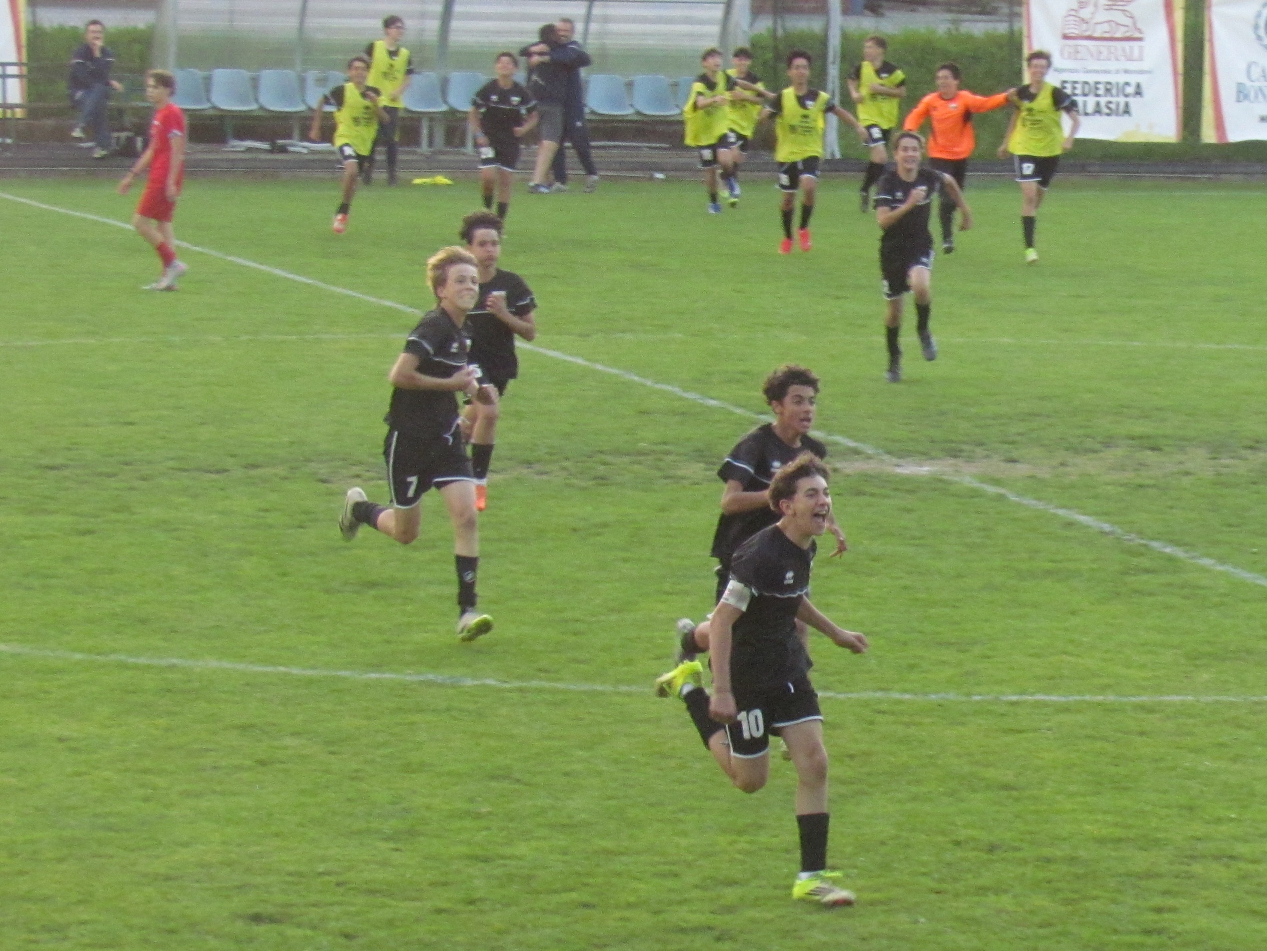 PROVINCIA GRANDA - Esultanza Piazza Giovanissimi Regionali dopo vittoria derby Monregale
