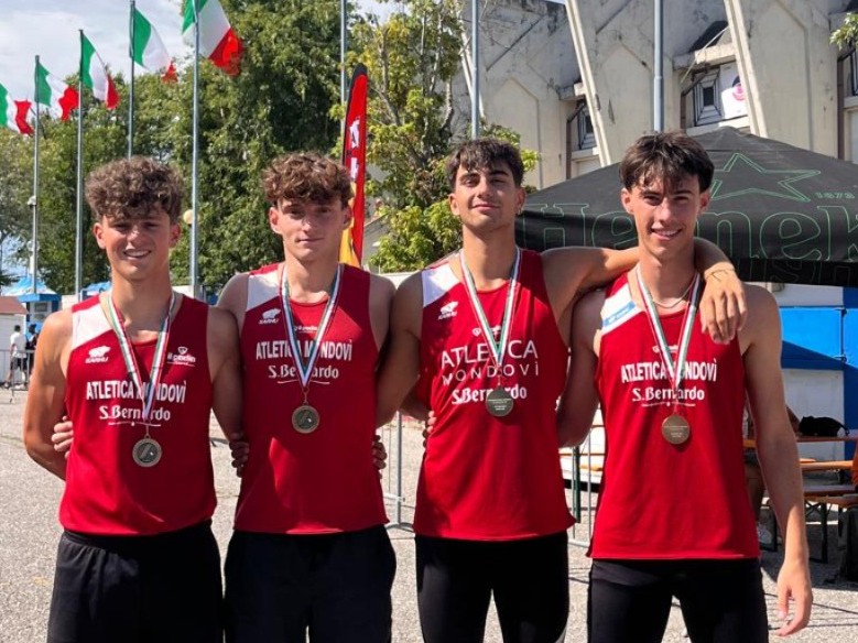 staffetta 4x400 Junior bronzo