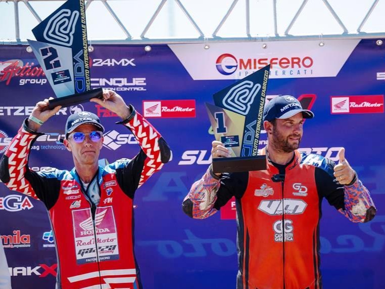 Cucchietti a sinistra sul podio
