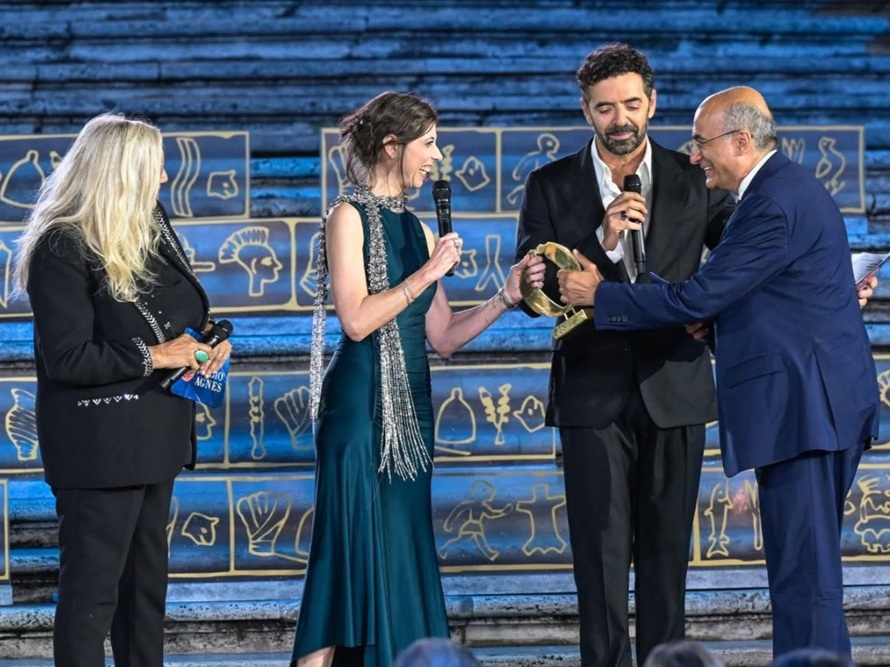 consegna premio agnes Ravelli