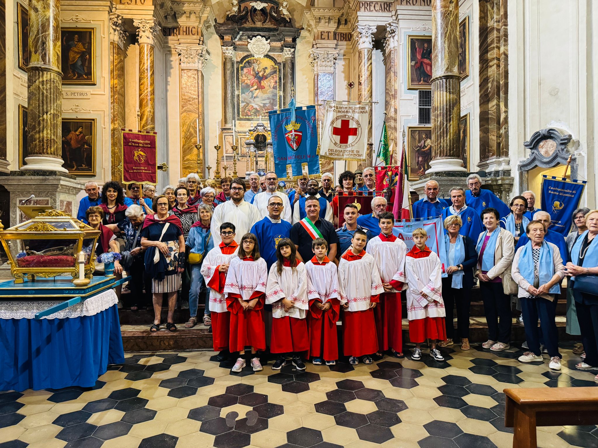 PROVINCIA GRANDA - Autorità e associazioni sanmichelesi festeggiano Santa Giustina con gli abiti bianchi e azzurri