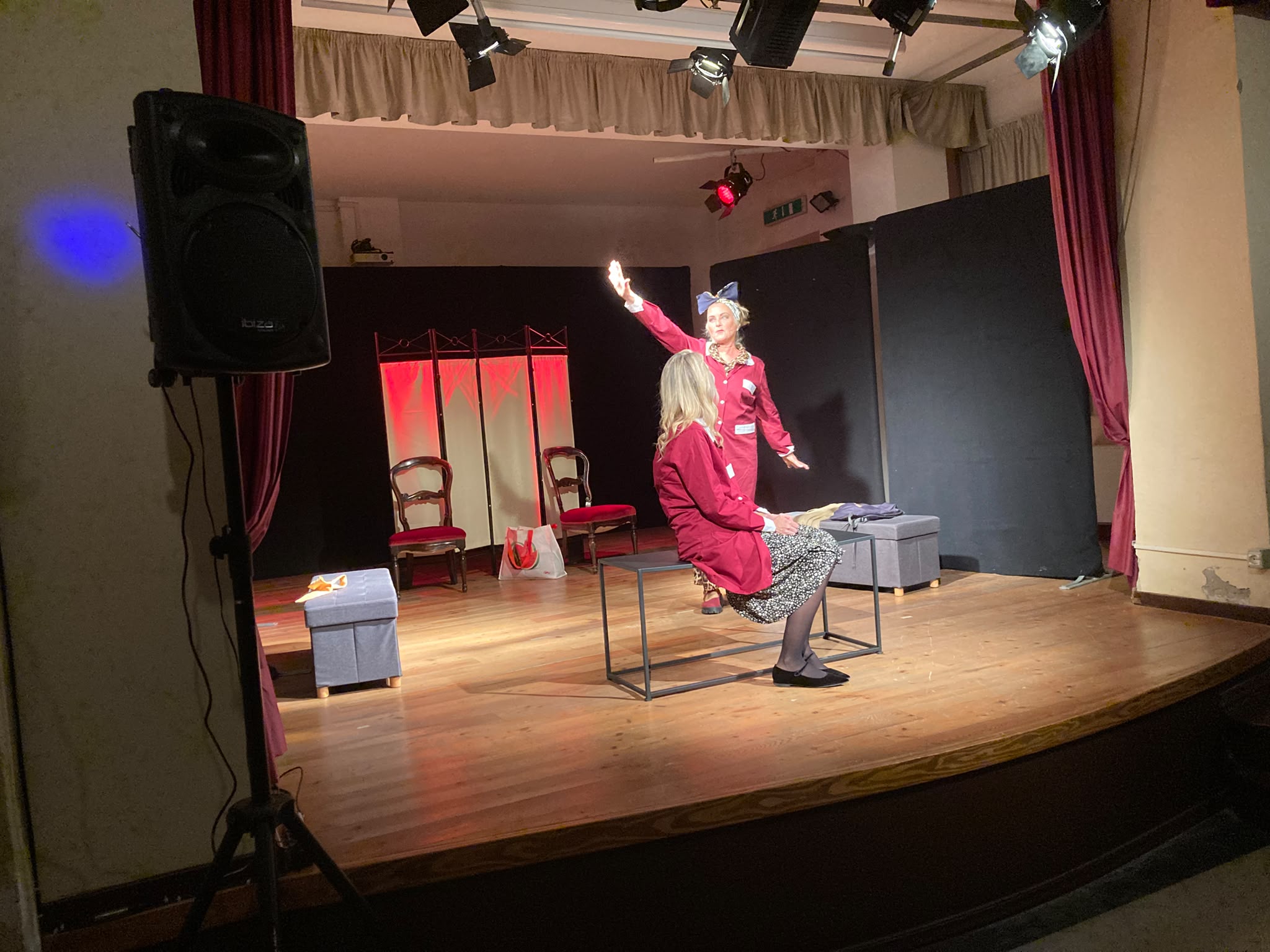 PROVINCIA GRANDA - Lo spettacolo teatrale sul palco del "Pecchenino"