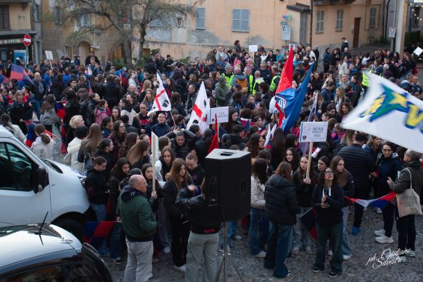 PROVINCIA GRANDA - Mondovì Volley: La sfilata per il Torneo della Ceramica - foto Cristiano Silvestri