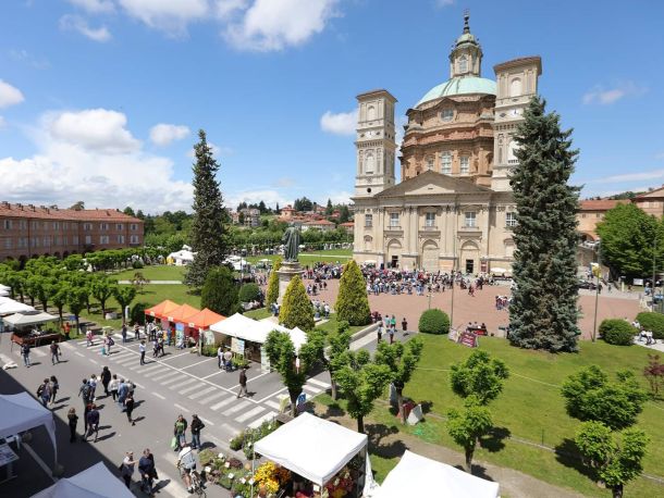 PROVINCIA GRANDA - Una veduta aerea dell'area espositiva davanti alla Basilica