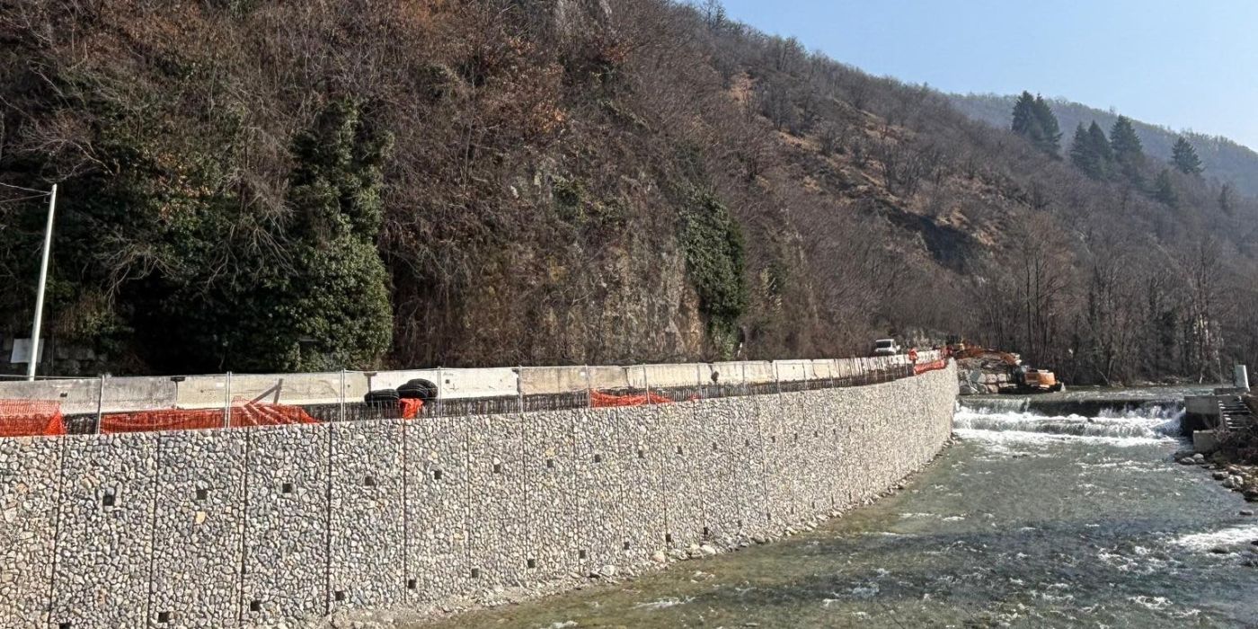 PROVINCIA GRANDA - Il tratto interessato dal provvedimento, con il nuovo muro di contenimento