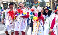 Coriandoli e maschere alla seconda sfilata del Carnevale di Mondovi