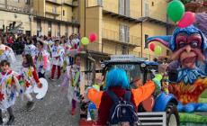 Carnevale di Mondovì: il premio dei carri va a Scalenghe, Rocca de’ Baldi trionfa tra i gruppi