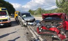 Clavesana, scontro frontale sulla Fondovalle Tanaro, 3 feriti