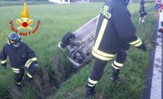 Auto fuori strada sulla tangenziale di Mondovì