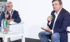 Carlo Calenda a Cuneo: «I mostri non sono i politici, ma noi quando li eleggiamo»