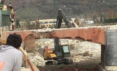 Ponte Odasso: in corso la demolizione della terza arcata