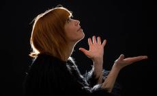 Teatro: “Sei monologhi in cerca di connessi”, lavoro online di Elena Vacchetta, gratis su Zoom