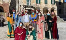 Mondovì, Carnevale 2021: che ci fa la Corte, a Piazza, a due passi dal Moro "gigante"?