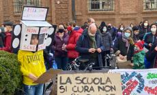 Anche i monregalesi alla manifestazione contro la Dad a Torino - Adesioni nelle case degli studenti con striscioni e cartelli