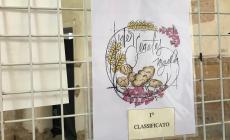 Niella: i dipinti con i loghi del concorso “Tra pittura e pane” sulle case del paese