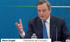 Draghi, terza conferenza stampa: "Vaccinare tutti gli over 80 entro aprile, c'è disponibilità di dosi". “Con che coscienza si saltano le liste?” "Voglio riaprire, ma in sicurezza e ancora non ho una data"