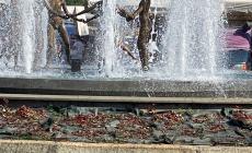 Mondovì: aiuola della fontana dei bambini rovinata nella notte