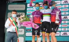 Ciclismo: Anna Van Der Breggen prende tutto, all'olandese la tappa e le maglie rosa, ciclamino e verde