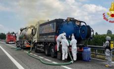 Incidente sulla A6 Torino Savona: coinvolto mezzo pesante con rifiuti pericolosi e corrosivi