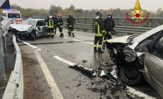Incidente a Castelletto Stura sulla statale per Centallo: due persone incastrate in auto 