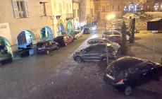 «Piazza è un salotto, non un garage: inaccettabile far west serale di auto»