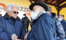 Taglio del nastro della Fiera Nazionale del cappone di Morozzo con Carlin Petrini che ha consegnato il "Cappone d'Oro" a Giovanni Quaglia