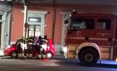 Mondov&igrave;: bimbo chiuso in auto riesce ad aprire la portiera dopo l&rsquo;intervento dei vigili del fuoco