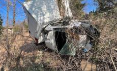 Sale Langhe: furgone precipita per 50 metri, autista cosciente