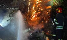 Monastero Vasco: legnaia in fiamme nella notte
