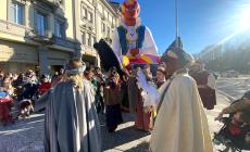 Mondovì: "Carnevale non carnevale", ma la festa per i bimbi non manca. Le grandi teste dei carri allegorici in giro per la città