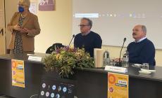 VIDEO - Mondoví, Farinetti agli studenti dell’Alberghiero: “Siete nei guai fin dalla nascita ed é magnifico”
