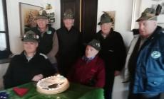 Ceva: gli auguri delle penne nere all'alpino Attilio Badino