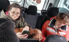 AGGIORNAMENTO "MondoviforUcraina" - Furgoni a pieno carico per il ritrovo oltre Varsavia. A bordo, in totale, 16 persone. Tra loro anche Svitlana, Larysa ed il cocker che viaggia con loro, tutti diretti a Mondovì