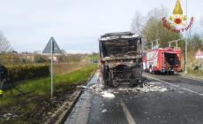 In fiamme la motrice di un camion sulla statale 28 a Vicoforte