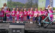 VIDEO - Giro d'Italia 2022: gli alunni di prima e seconda elementare di Bagnasco cantano "Sulla nostra bici"