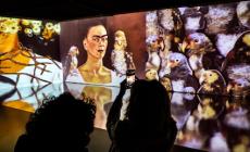 Successo di pubblico al Mondovicino Outlet per Frida Kahlo Experience, fino al 5 giugno