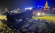 Auto fuori strada a Magliano Alpi: lievemente ferito il conducente 