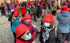 Iniziativa: la "Camminata dei cappellini rossi" a Mondovì per dire no all violenza contro le donne