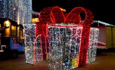 Mondovì, ecco le sorprese per Natale: grandi oggetti luminosi nelle piazze e vie della città. E poi mapping, luci, eventi...