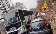 Prato Nevoso: pullman contro auto, tutti illesi