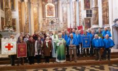 L’abbraccio di San Michele al vescovo