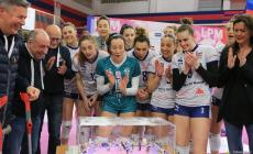 Un plastico cubico del PalaManera donato dalle Bocce Quadre all’Lpm Mondovì