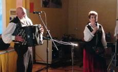 VIDEO - Luigi Barroero canta con Carla Meriggio "Castigliana dagli occhi di fata" a Somano 